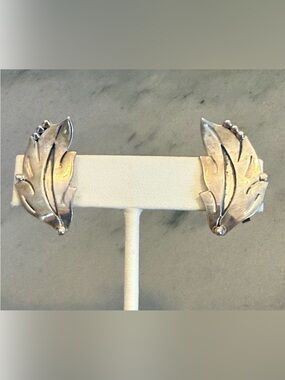 VTG Taxco Mexico Sterling Silver Leaf Screw Back Earrings